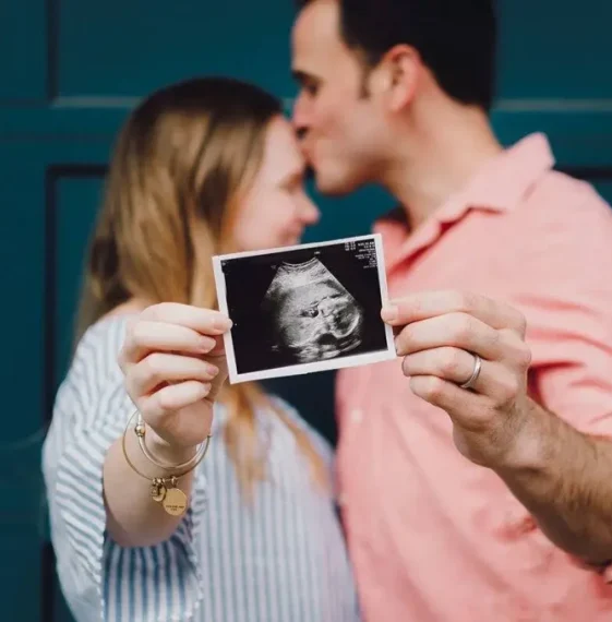 ultrasounds-during-pregnancy-couple